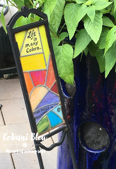 Creating a Colorful Backyard | CobaniBleu | www.cobanibleu.com